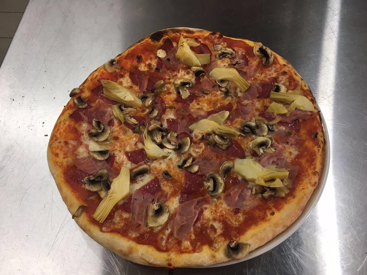 Pizza bei La Sicilia